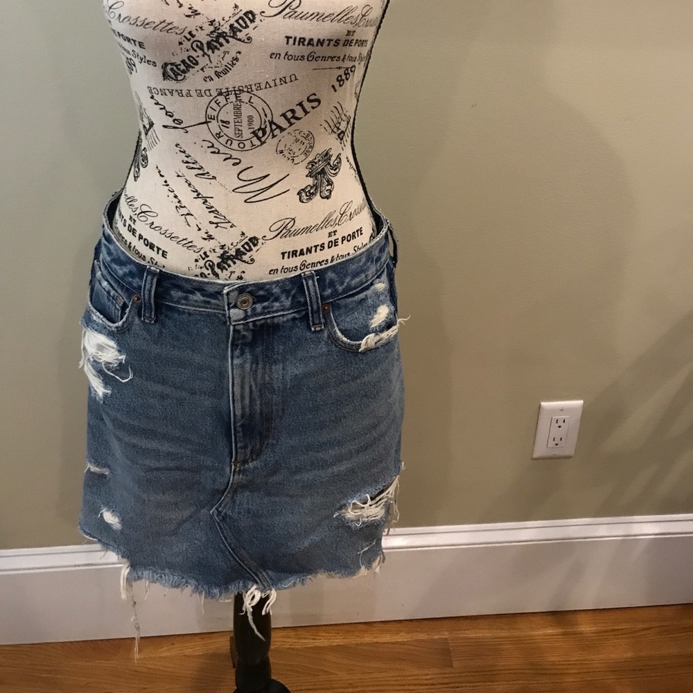 Frayed denim skirt